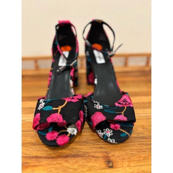 Steve Madden Women's Mirna Embroidered Floral Heel Sandals Multicolor Sz 9.5 NWT - Picture 4 of 8